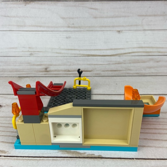 LEGO Minions in Gru's Lab set 75546 - Picture 4 of 4